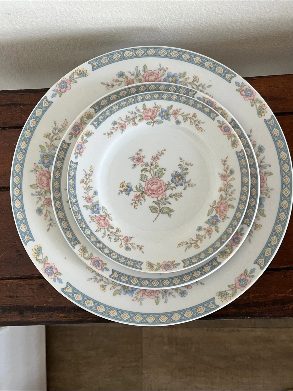 Vintage Towne Classic Floral Dinner Place Setting 